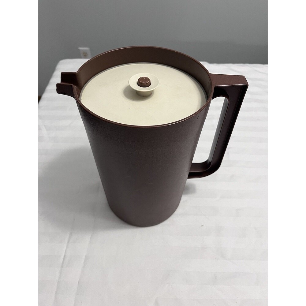 Vintage Tupperware 1 Gallon Pitcher Brown 1416-2 Cream Push Button Lid 4 Qt